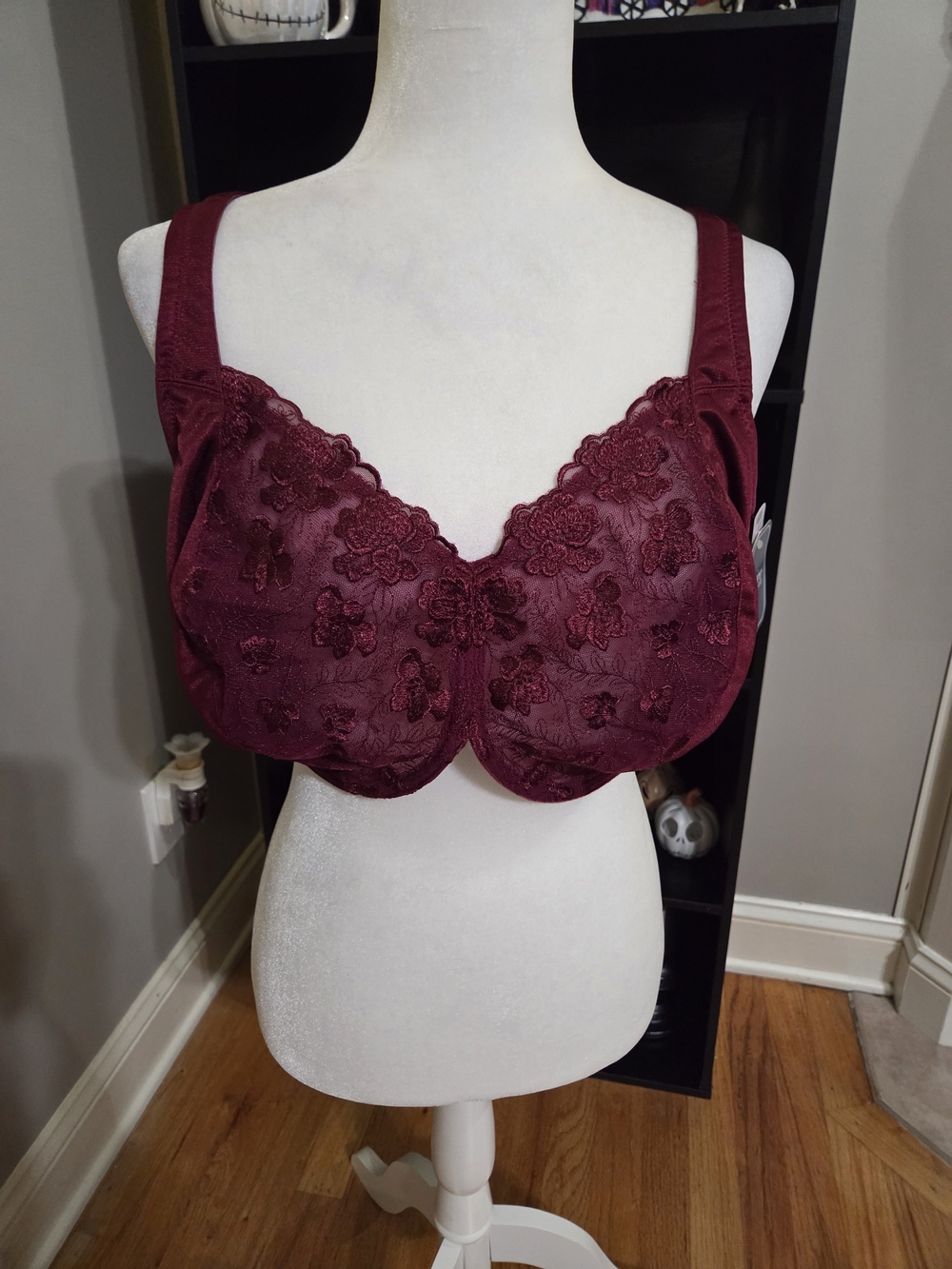 Supportive Lace Underwire Bra in Burgundy